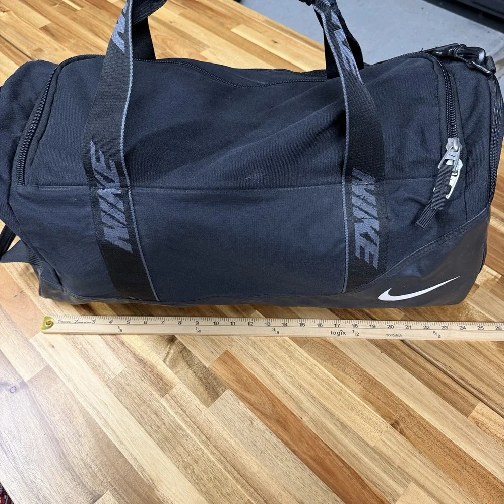 Vintage Y2k Nike Athletic Gym Black Duffle Bag